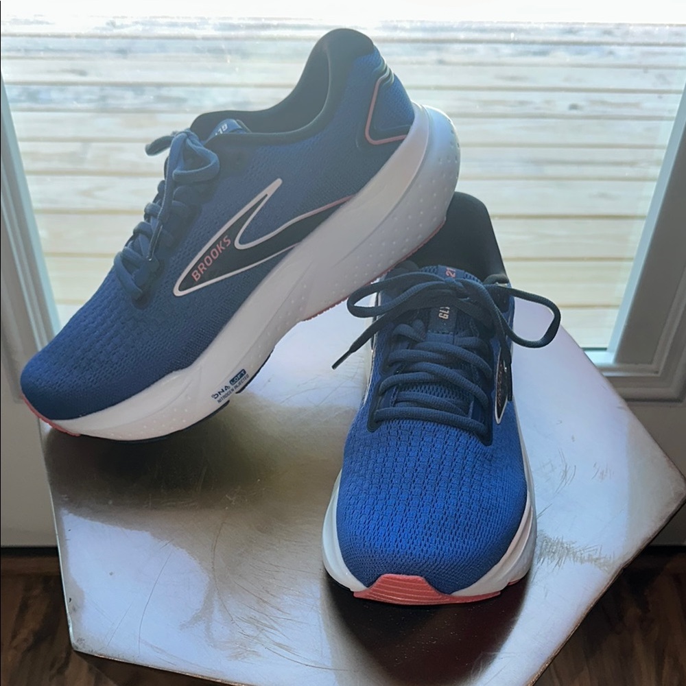 Brooks Glycerin 21 Size 9 D Wide Brand New